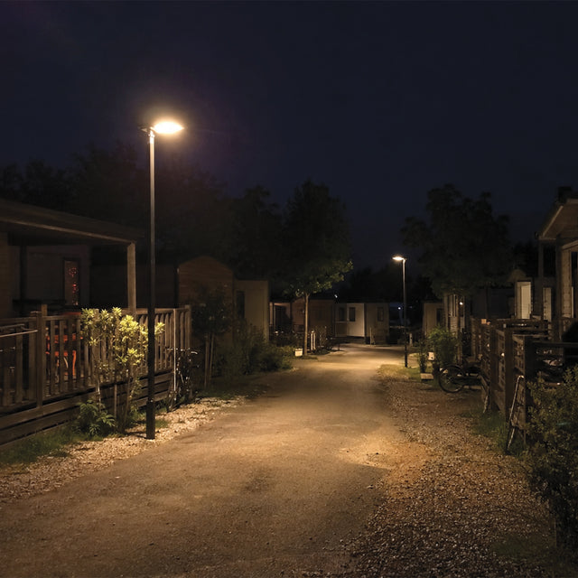 Lampe de Rue Extérieur Hybride Solaire/220V - IP65, Détection de Mouvement, 2 Modes d'Éclairage